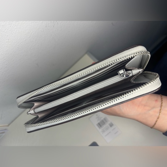 KATE SPADE BRAND NEW IN BOX SILVER KENZIE METALLIC ZIPPER WALLET CLUTCH - Picture 7 of 9